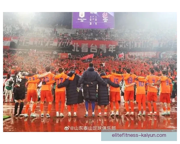 中国足球熬夜助威，球迷支持热情持续提升