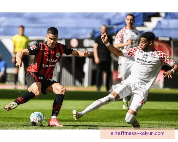 足球明星近期表现稳健，状态持续提升备受关注